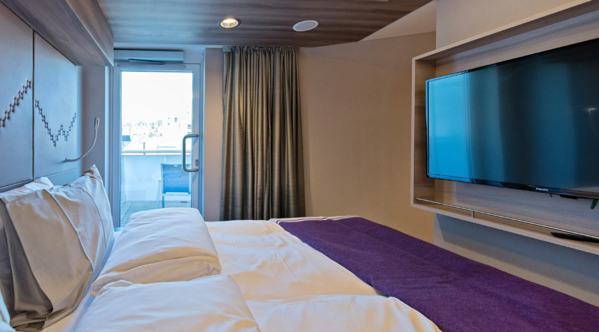 Hurtigruten - MS Fridtjof Nansen - Expedition Suite MD 1.png